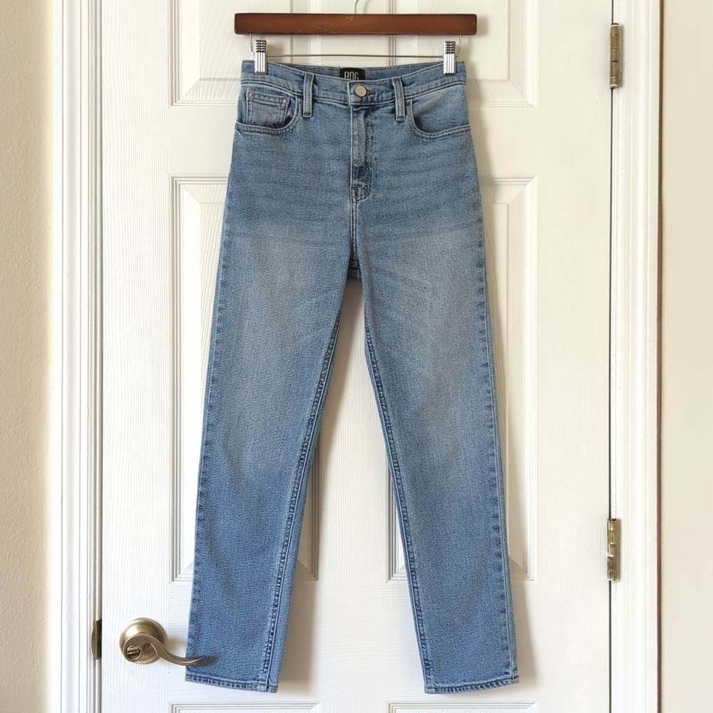 BDG Urban Outfitters Girlfriend High Rise Cropped Medium Wash Denim Jeans 25